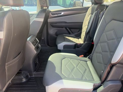 Used 2024 Volkswagen Atlas Peak Edition SE image 10