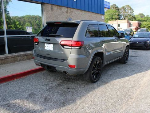 Used 2020 Jeep Grand Cherokee Limited w/ Trailer Tow Group IV RWD image 5