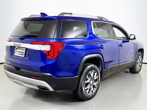 Used 2023 GMC Acadia SLE w/ Driver Convenience Package image 4