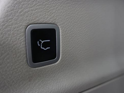 Used 2024 Chrysler Pacifica Touring-L image 30