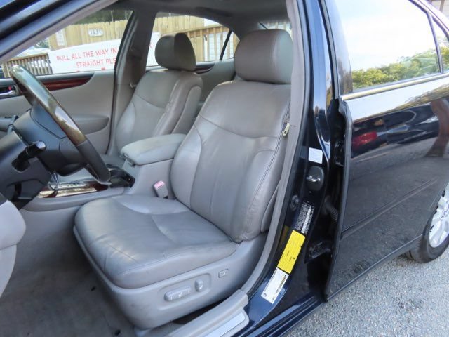 Used 2004 Lexus ES 330 w/ Premium Pkg FWD image 17