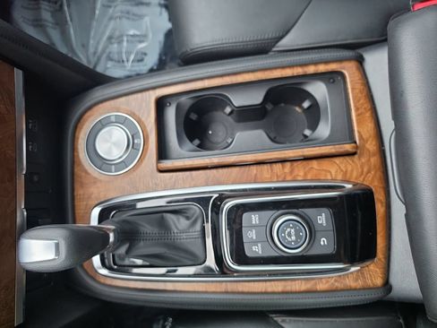 Used 2021 Nissan Armada SL w/ Captain's Chairs Package RWD image 23