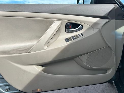 Used 2010 Toyota Camry image 11