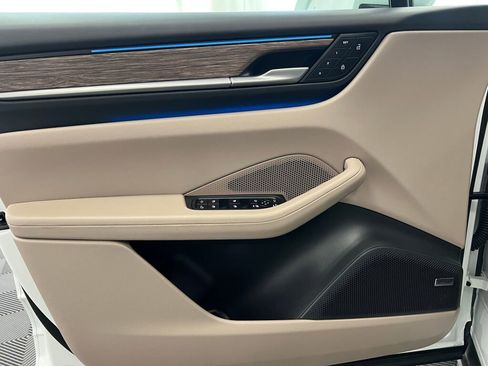 Certified 2025 Porsche Macan Electric image 35