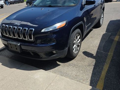 Used 2014 Jeep Cherokee Latitude w/ Comfort/Convenience Group AWD/4WD image 2