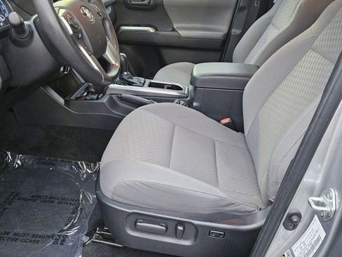 Used 2022 Toyota Tacoma SR5 w/ Technology Package AWD/4WD image 9
