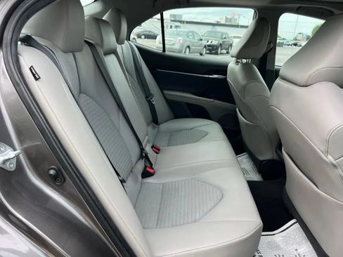 Used 2021 Toyota Camry SE w/ Convenience Package FWD image 18