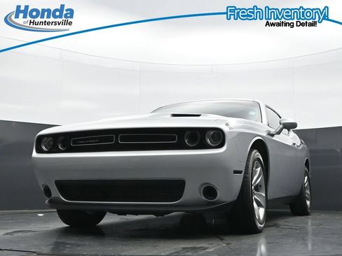 Used 2021 Dodge Challenger SXT RWD image 28