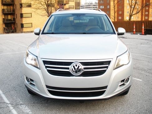 Used 2009 Volkswagen Tiguan SE image 6
