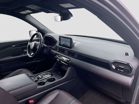 Used 2025 Honda Pilot Black Edition image 32