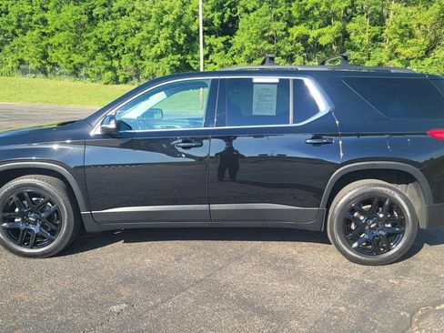 Used 2021 Chevrolet Traverse LT w/ LPO, Blackout Package AWD/4WD image 7