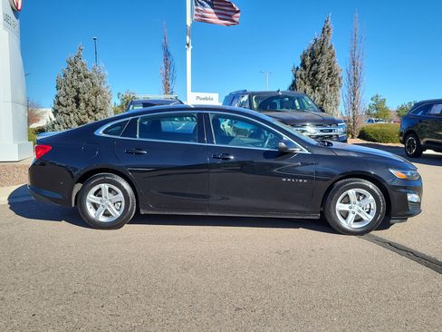 Used 2023 Chevrolet Malibu LT image 2
