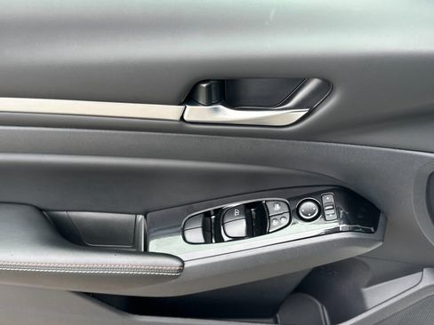 Used 2024 Nissan Altima 2.0 SR image 10