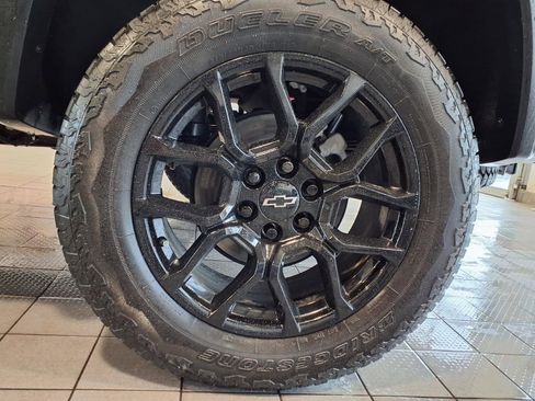 Used 2024 Chevrolet Colorado Trail Boss w/ LPO, Dark Essentials Package AWD/4WD image 29
