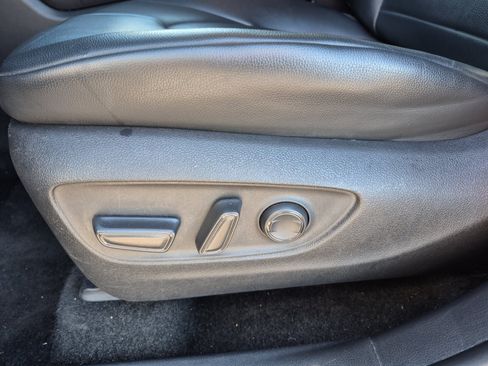Used 2023 Toyota Highlander XLE AWD/4WD image 13