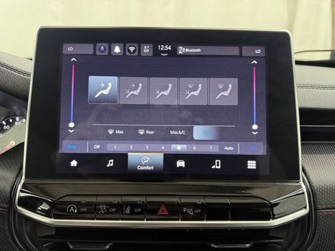 Used 2025 Jeep Compass Trailhawk AWD/4WD image 30