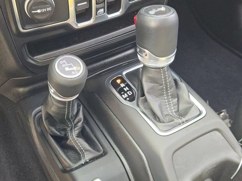 Used 2024 Jeep Wrangler Unlimited Sahara w/ Technology Group AWD/4WD image 26