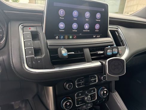 Used 2021 Chevrolet Tahoe Z71 w/ Luxury Package AWD/4WD image 4