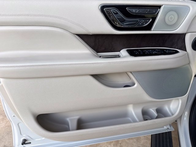 Used 2020 Lincoln Navigator Reserve w/ Luxury Package AWD/4WD image 7