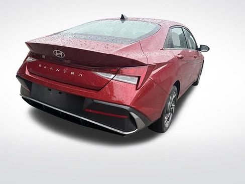 Used 2025 Hyundai Elantra SEL FWD image 12