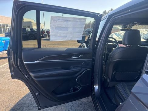 New 2026 Jeep Grand Cherokee L Limited w/ Limited Altitude Package AWD/4WD image 31