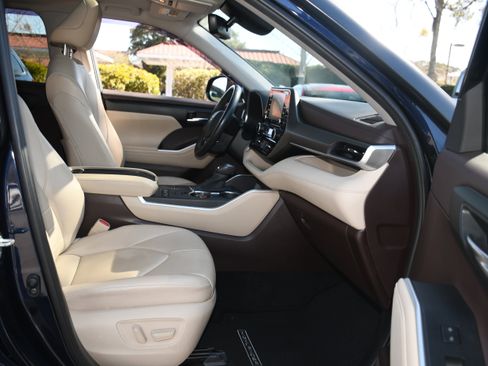 Certified 2020 Toyota Highlander XLE image 22