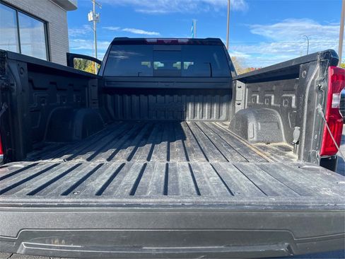 Used 2022 Chevrolet Silverado 1500 High Country w/ Technology Package image 35