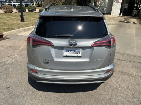 Used 2016 Toyota RAV4 XLE FWD image 9