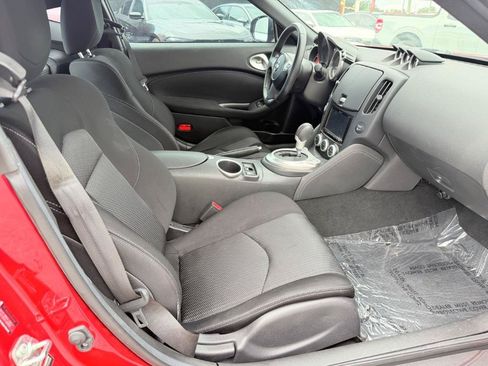 Used 2018 Nissan 370Z Coupe RWD image 16
