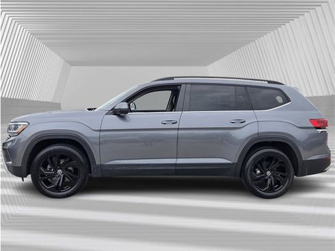 Used 2022 Volkswagen Atlas SE w/ Black Wheel Package image 2