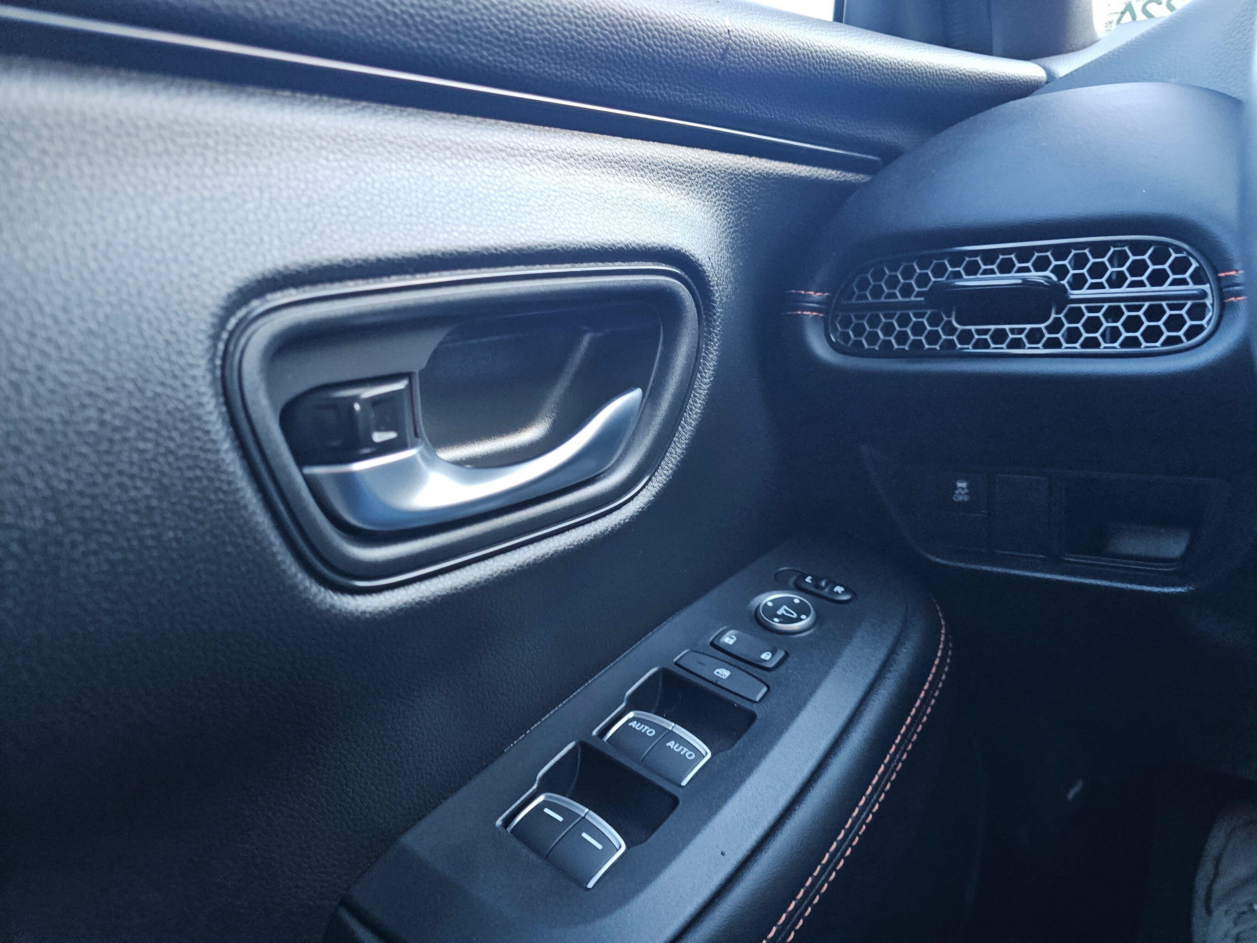 Certified 2025 Honda HR-V Sport image 30