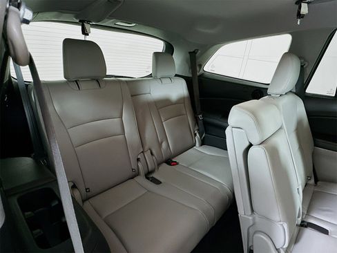 Used 2017 Honda Pilot Touring image 31