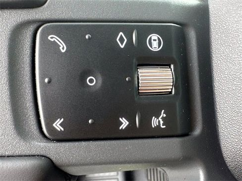 New 2025 Land Rover Defender 130 X-Dynamic SE image 28