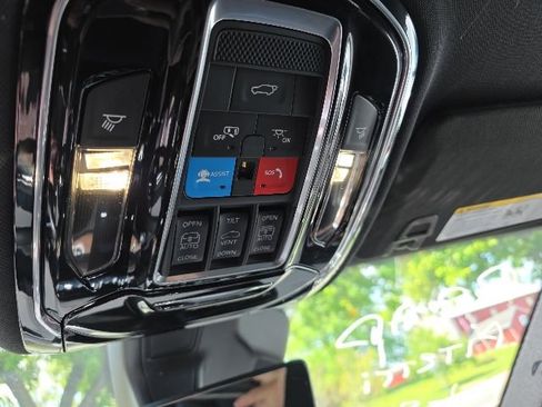 Used 2022 Jeep Grand Cherokee Summit w/ Advanced Protech Group IV AWD/4WD image 15