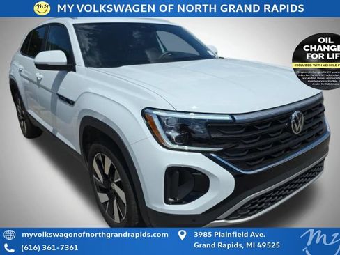 Used 2025 Volkswagen Atlas Cross Sport SE w/ Panoramic Sunroof Package AWD/4WD image 1