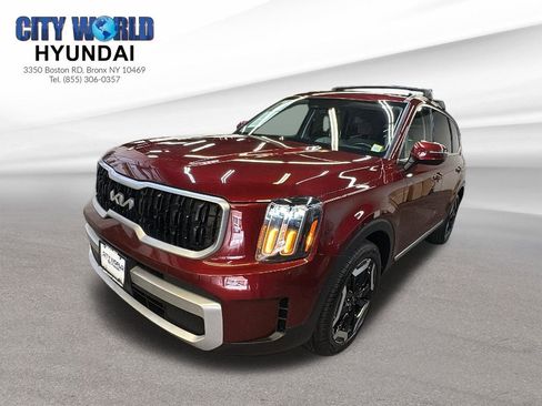 Used 2024 Kia Telluride EX w/ EX Captain's Chair Package image 1