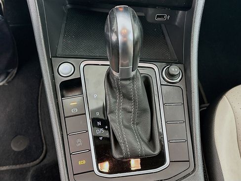 Used 2019 Volkswagen Jetta R-Line w/ R-Line Cold Weather Package FWD image 23