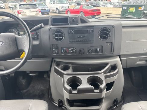 Used 2014 Ford E-250 and Econoline 250 Extended w/ Power Group RWD image 17