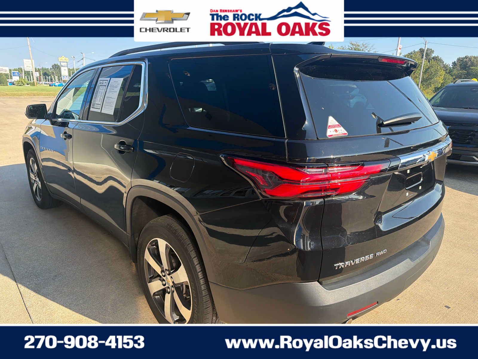 Used 2023 Chevrolet Traverse LT w/ LT Premium Package AWD/4WD image 3