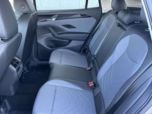 New 2026 Volkswagen Tiguan SE FWD image 13