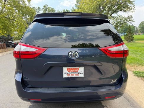 Used 2019 Toyota Sienna XLE w/ XLE Navigation Package AWD/4WD image 4