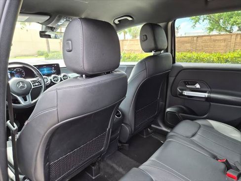Used 2022 Mercedes-Benz GLB 250 w/ Premium Package Lite image 15