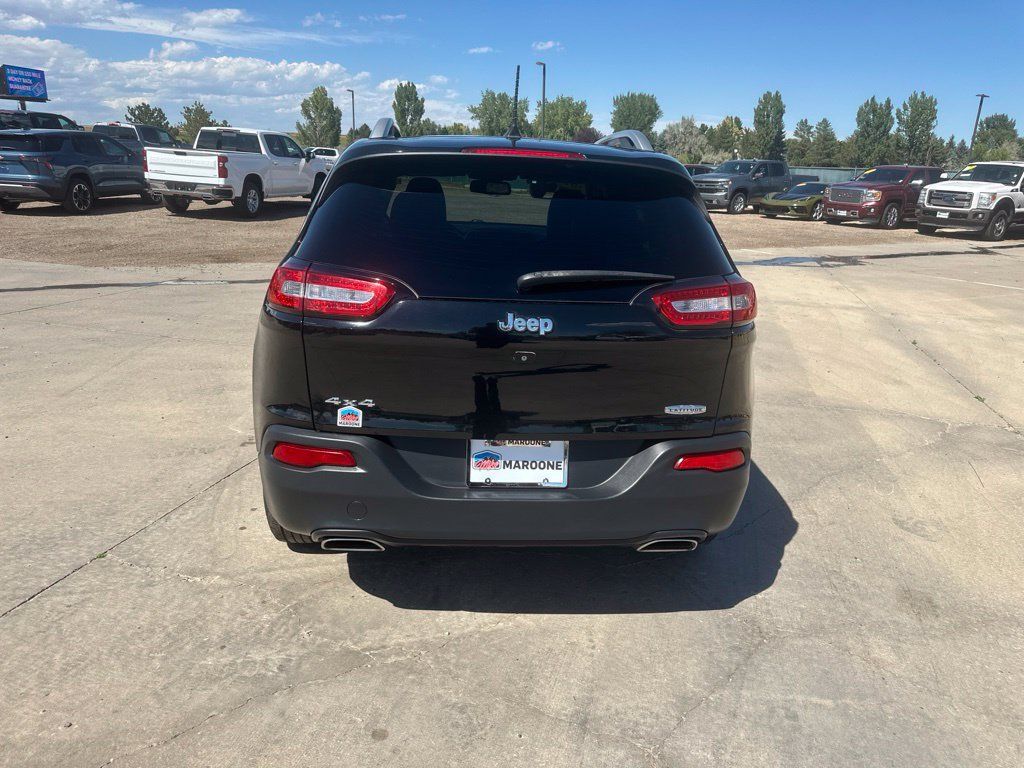 Used 2018 Jeep Cherokee Latitude Plus w/ Cold Weather Group AWD/4WD image 36