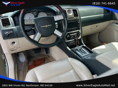 Used 2005 Chrysler 300 Touring RWD image 13