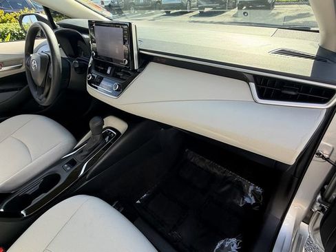 Certified 2021 Toyota Corolla LE FWD image 17