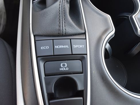 Used 2024 Toyota Camry LE AWD/4WD image 21