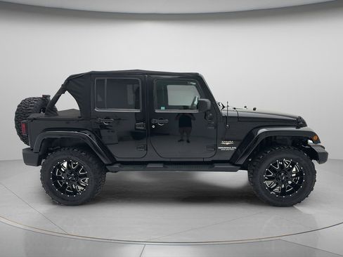Used 2013 Jeep Wrangler Unlimited Sahara AWD/4WD image 2