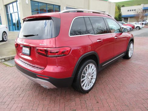 Used 2022 Mercedes-Benz GLB 250 4MATIC image 2