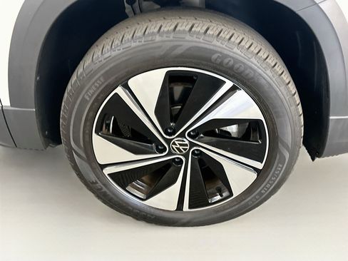 Used 2024 Volkswagen Taos SE AWD/4WD image 11