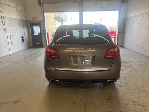 Used 2012 Porsche Cayenne S AWD/4WD image 7